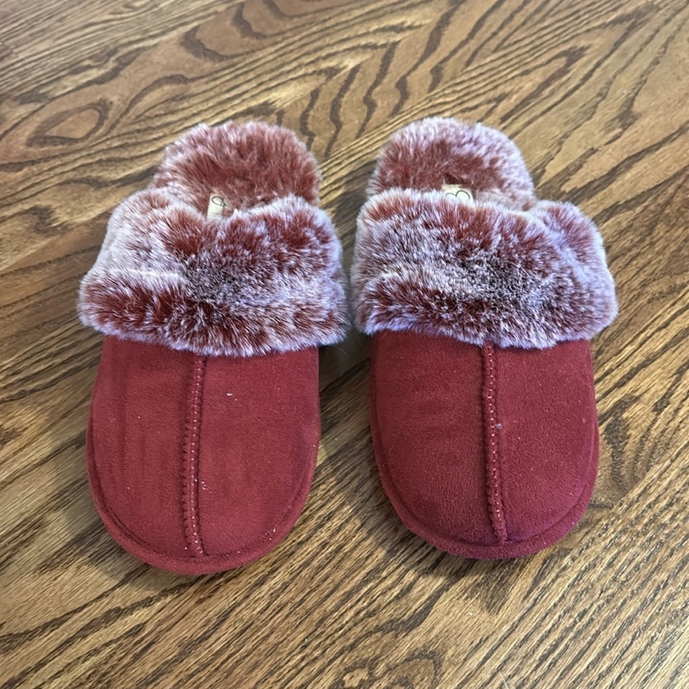 Jessica Simpson faux fur slippers. Size xl 9-10.